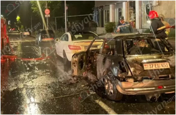 Նաիրի Զարյան փողոցում հրդեհ է բռնկվել «Mini Cooper»-ում. այն վերածվել է մոխրակույտի